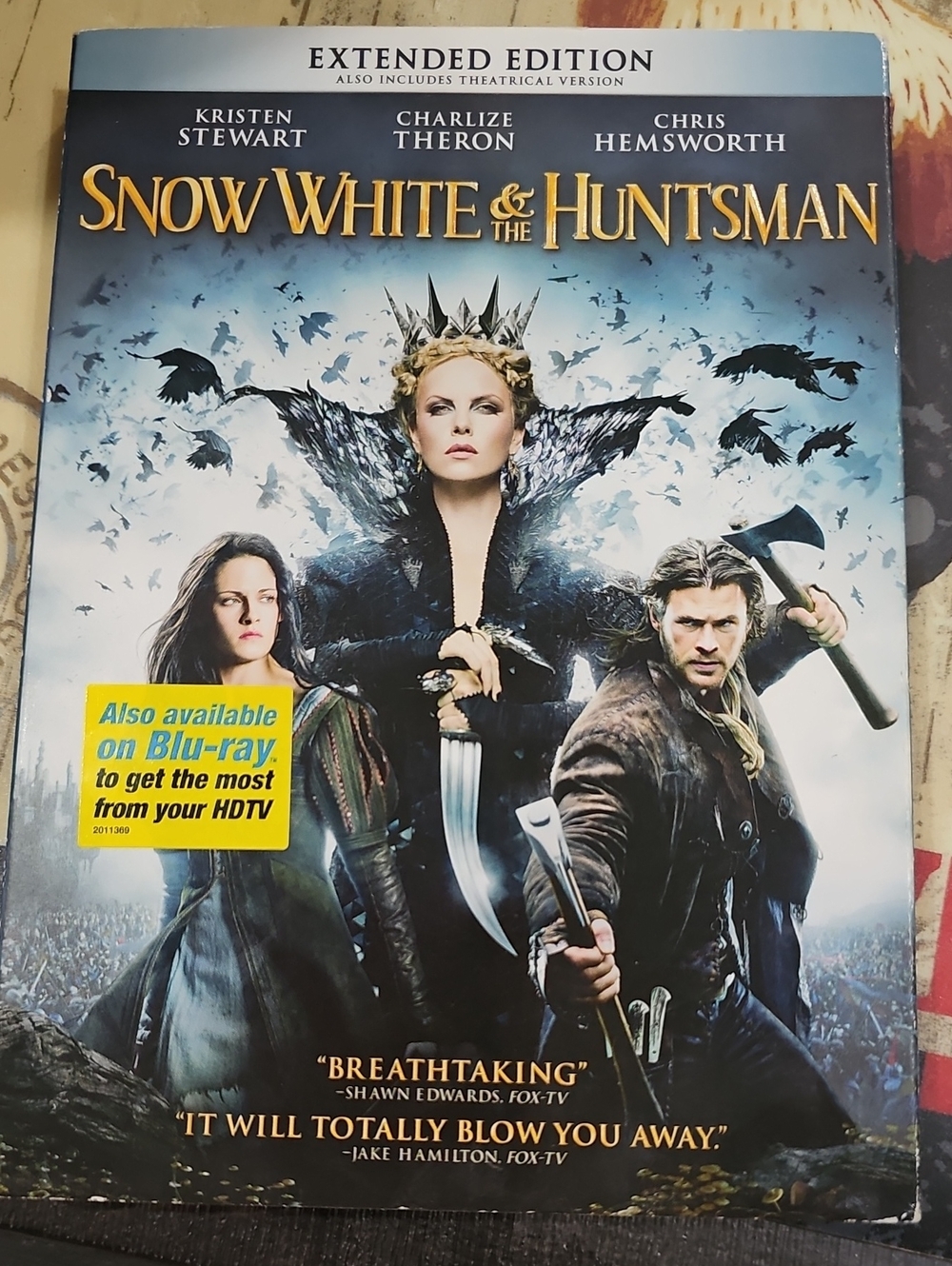 Universal Snow White & The Huntsman DVD — Black, White, Gold